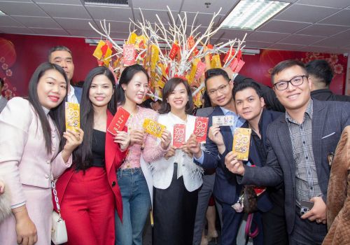 MỪNG XUÂN ẤT TỴ - BỨT PHÁ VƯƠN XA