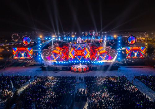 Tổ hợp biển hồ tạo sóng hàng đầu thế giới thu hút hàng nghìn người đến check - in 