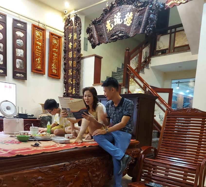 tư vấn thông tin tới khách hàng