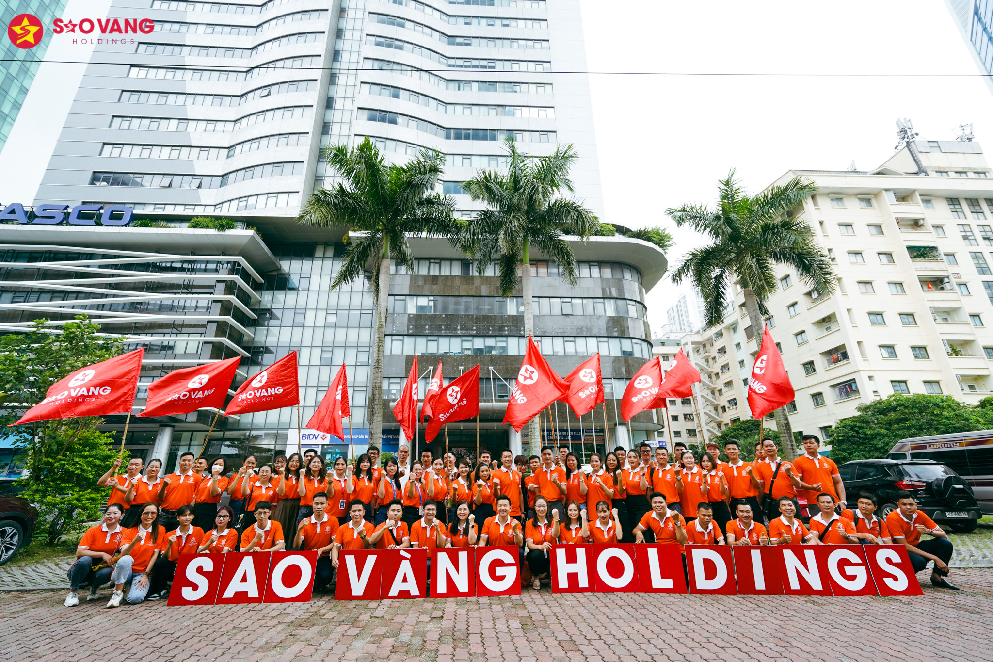 sao-vang-holdings0
